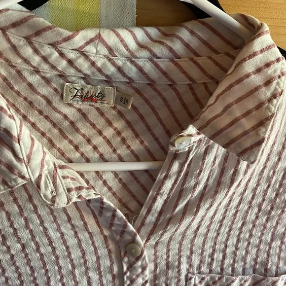 Faherty Button Up. - Picture 2 of 4